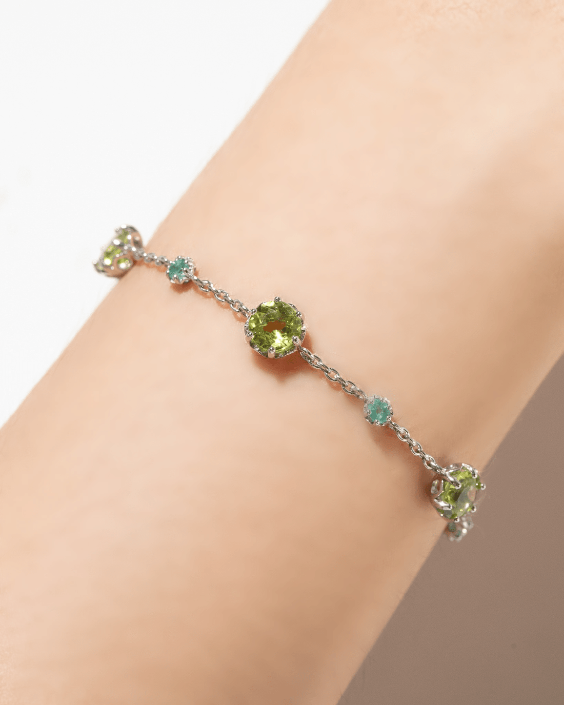 Emerald &amp; Peridot Jewellery Set in Sterling Silver - Tucan Trading