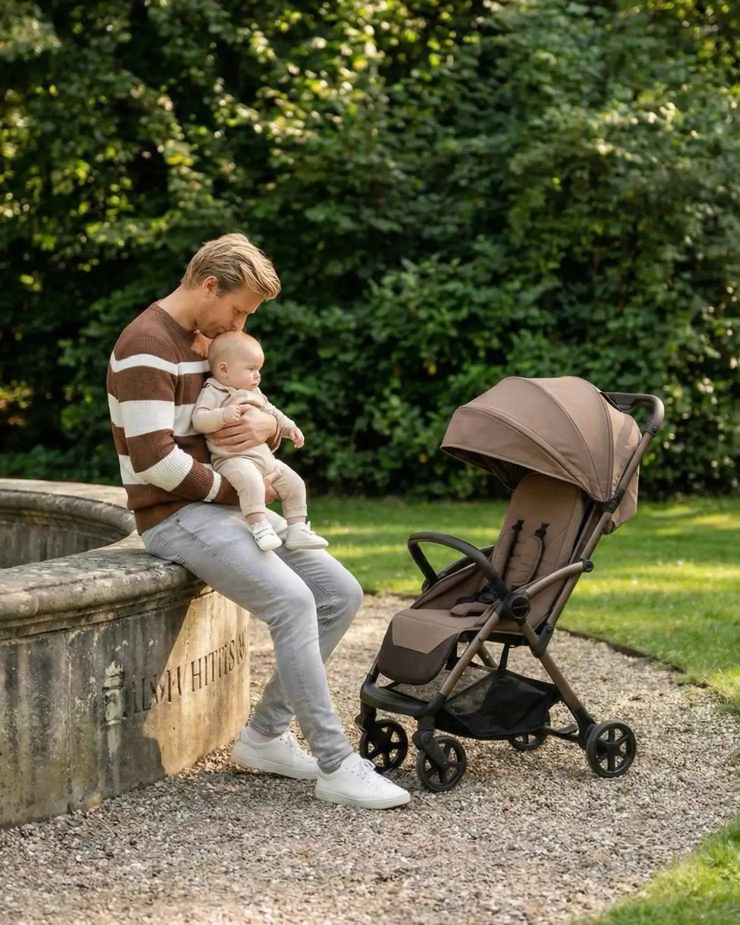 Venture Avio Compact Travel Baby Stroller - Truffle - Tucan Trading